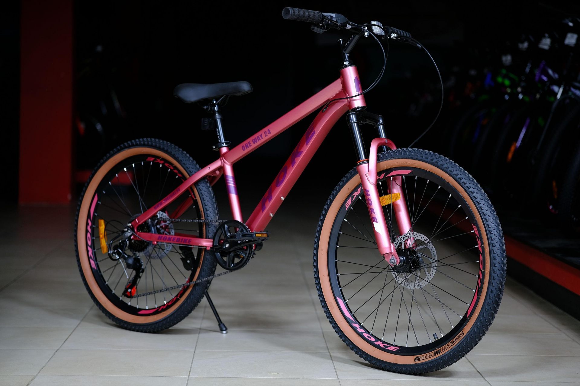 Обод 24 ALLOY двойной высокий, втулки стальные на промподшипниках
 HOKE ONE WAY 24 матовый розовый-фиолетовый